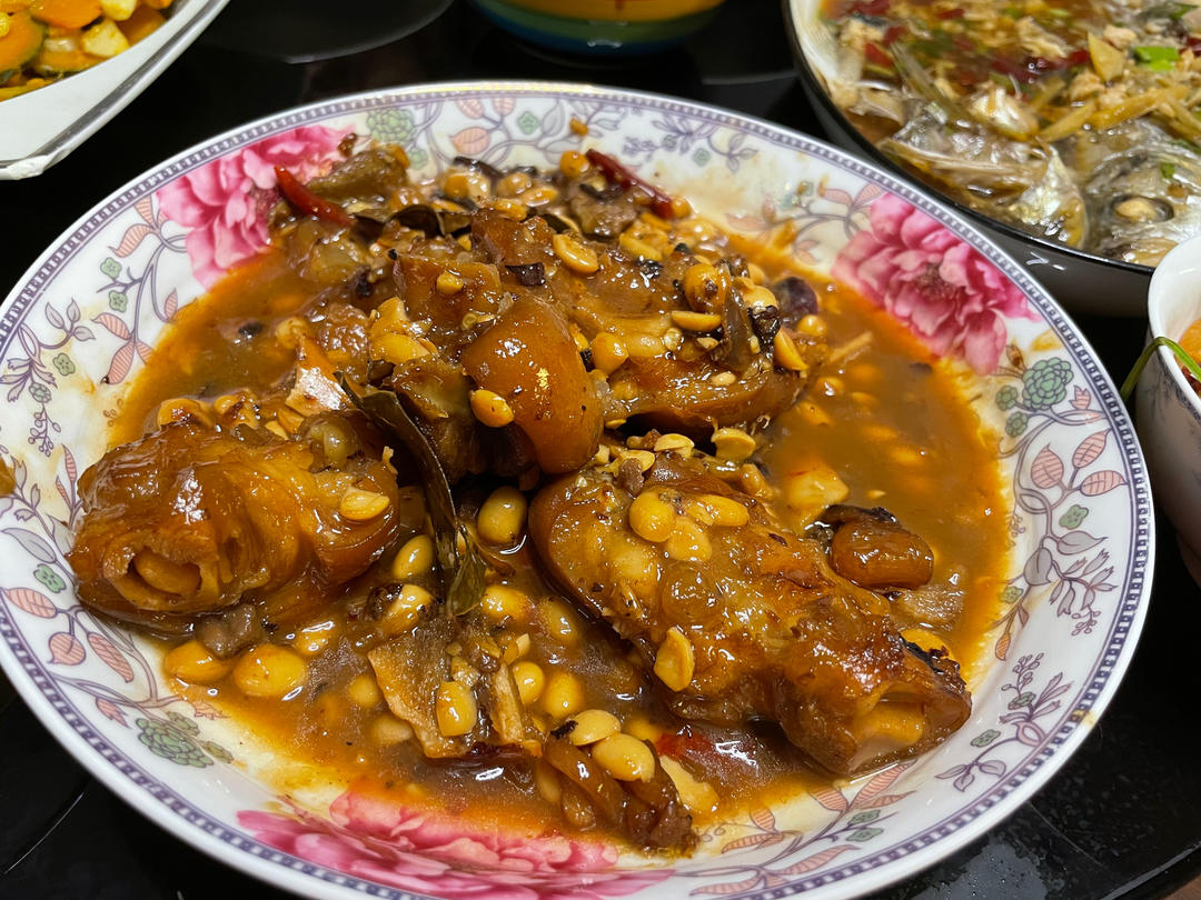 流口水的黄豆炖猪蹄
