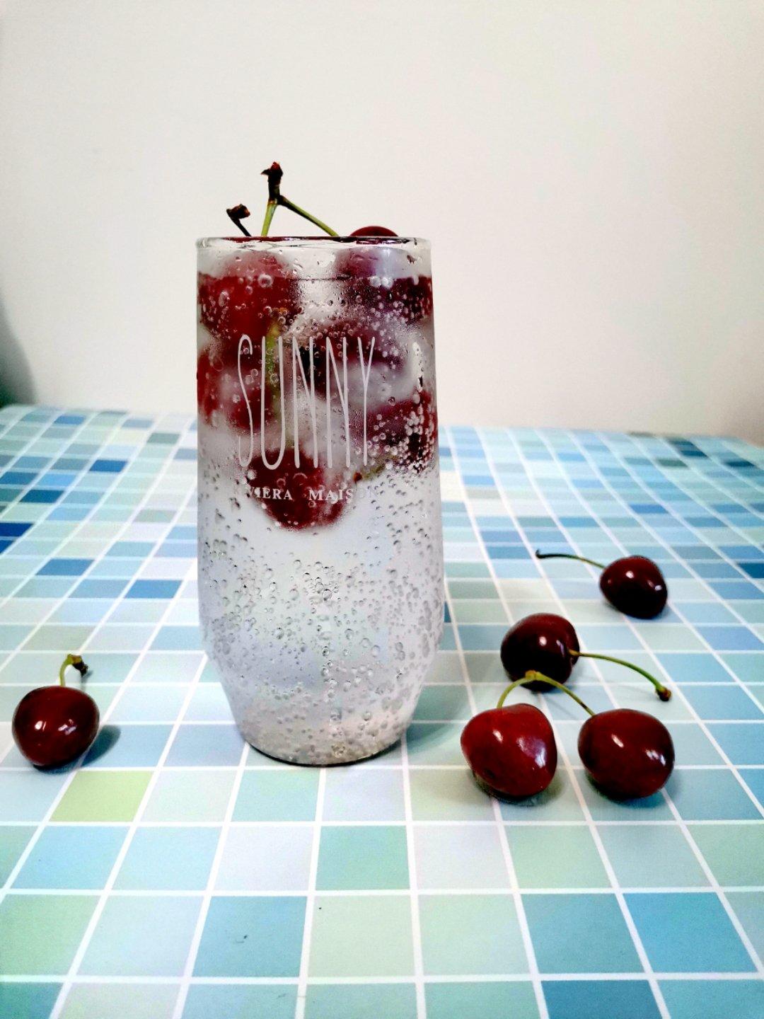 夏季清凉饮品--樱桃雪碧