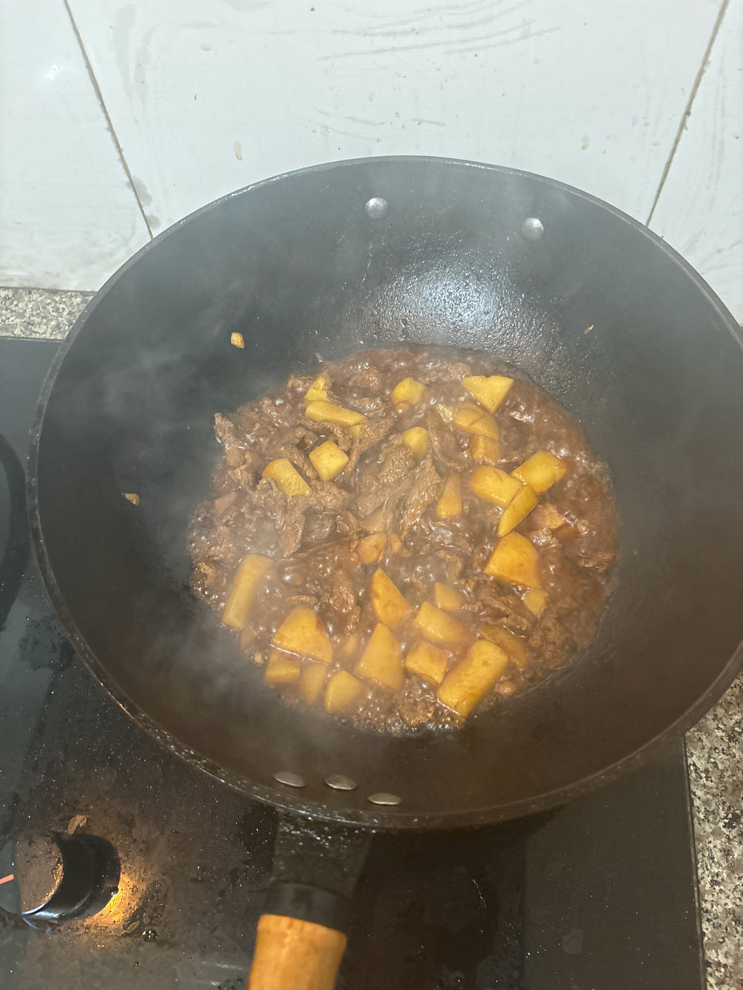 牛肉烧土豆（土豆清爽不糊，比你想象要简单多了）