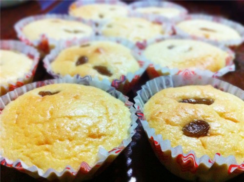 酸奶葡萄干小蛋糕