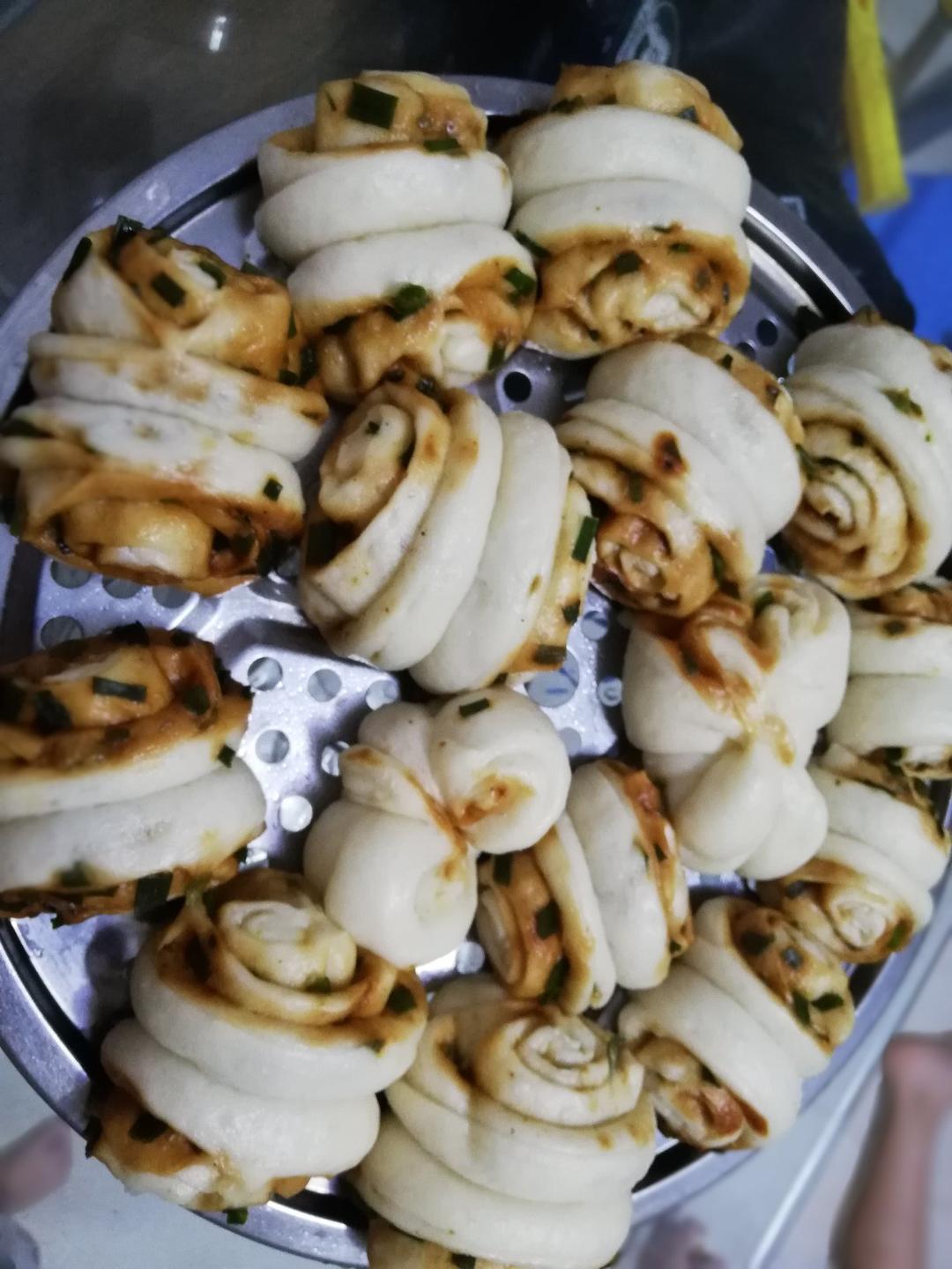 最好吃的火腿葱香花卷—附让葱不变黄的小窍门