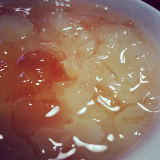 桃胶炖银耳