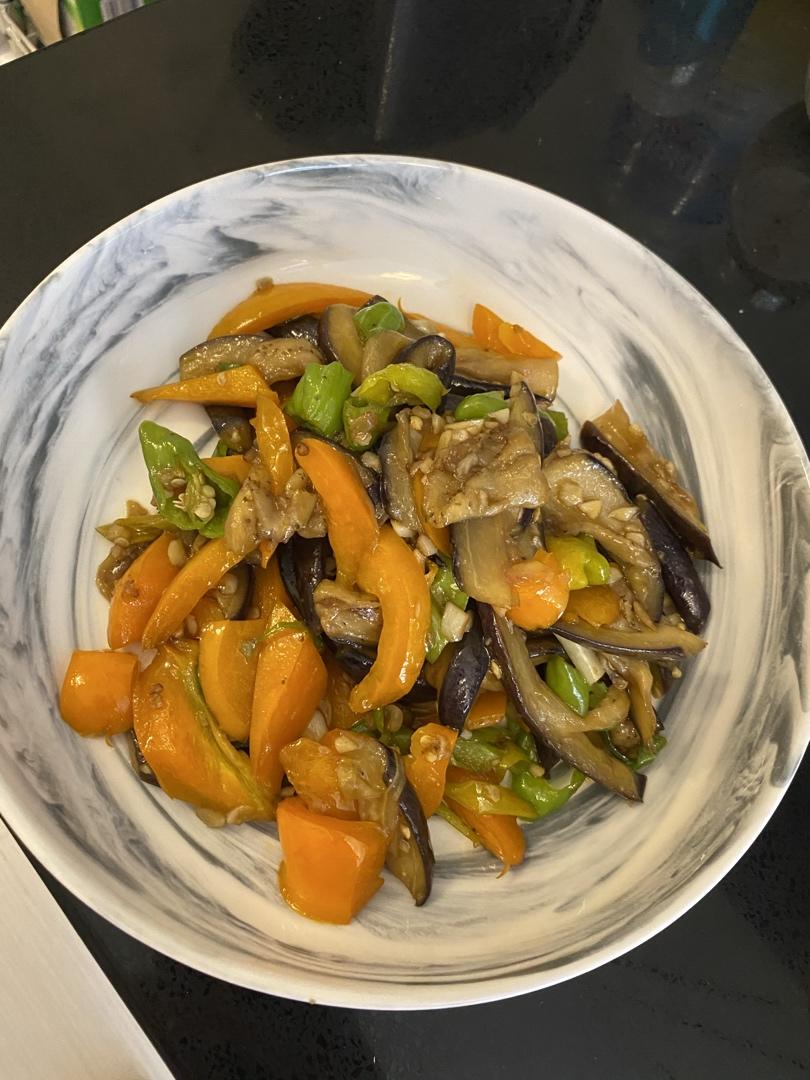 不用炸不吸油，咸香入味三分的红烧茄子