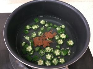 《昨日的美食》之秋葵豆腐汤的做法 步骤4