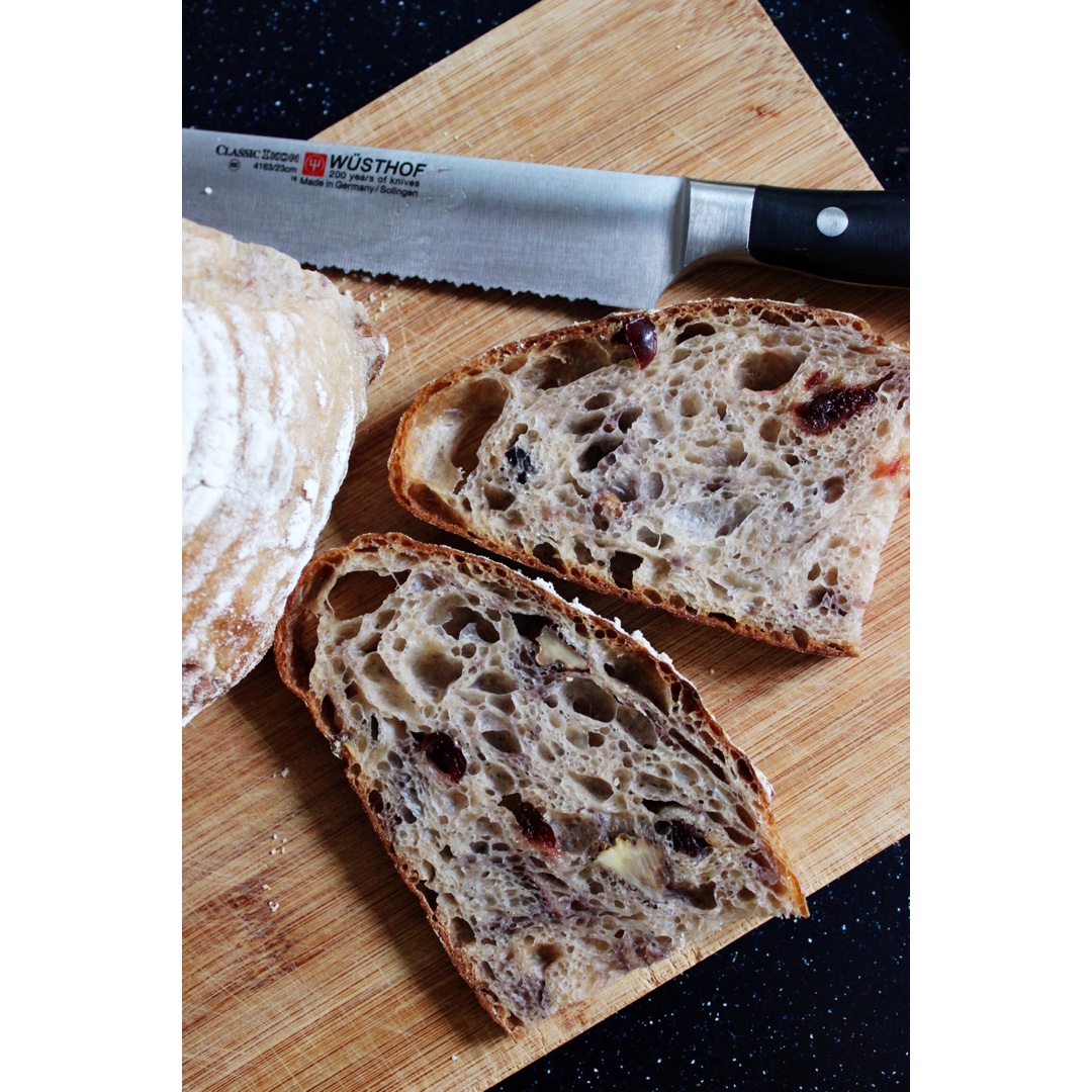 天然酵种肉桂葡萄干核桃欧包（附处理湿面团方法）