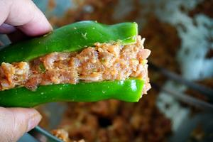 肉酿青椒的做法 步骤5