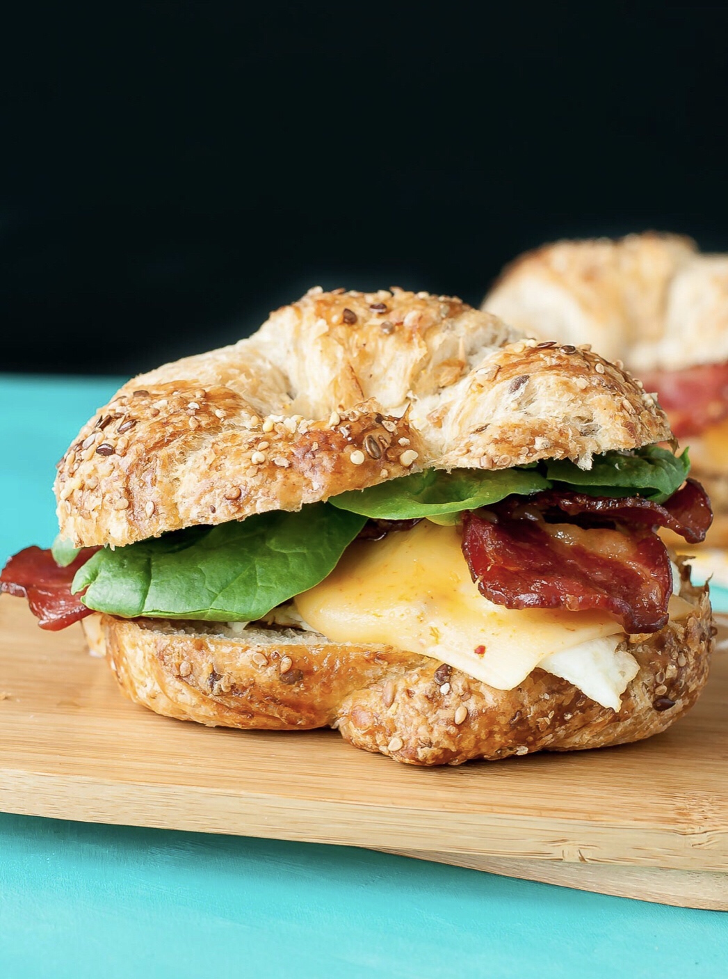 地狱厨房之法式牛角面包经典三明治➕简易辣味蛋黄酱的做法