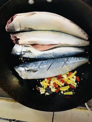 红烧海鱼（小小鱼）的做法 步骤2
