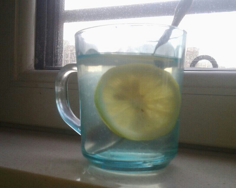做蜂蜜柠檬水的小方法的做法