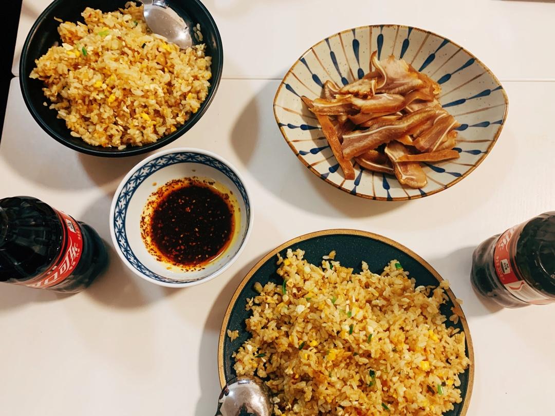 厨师长教你：“酱油炒饭”的家常做法，里面满满的小技巧，很受用