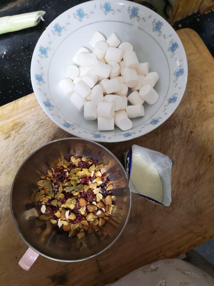 花生蔓越莓牛扎糖