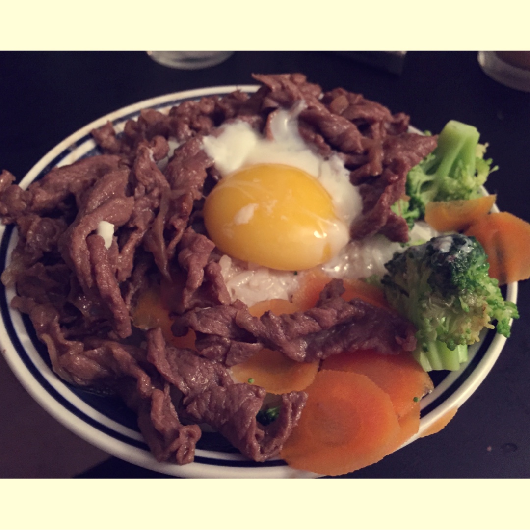 牛丼温泉卵入り（日式温泉蛋牛肉饭）