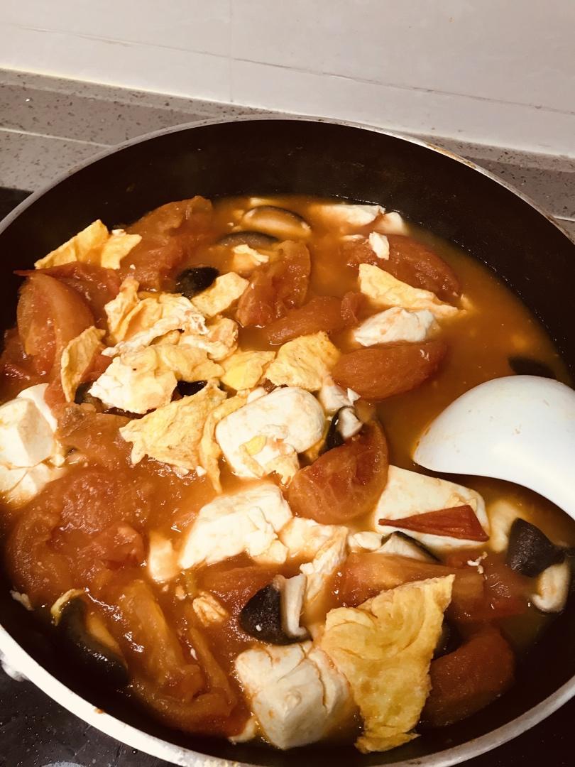 西红柿菌菇豆腐汤