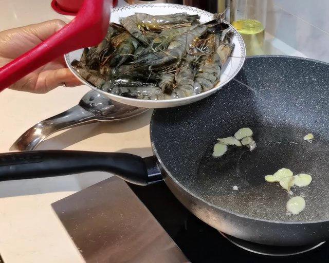 人见人爱的经典茄汁大虾的做法 步骤7