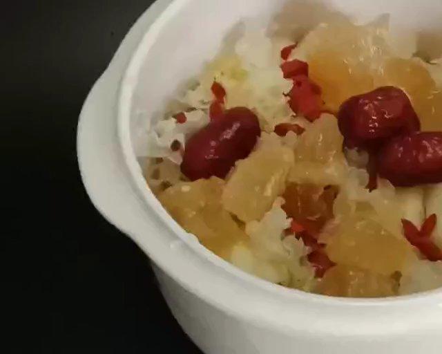 冰糖雪梨炖银耳