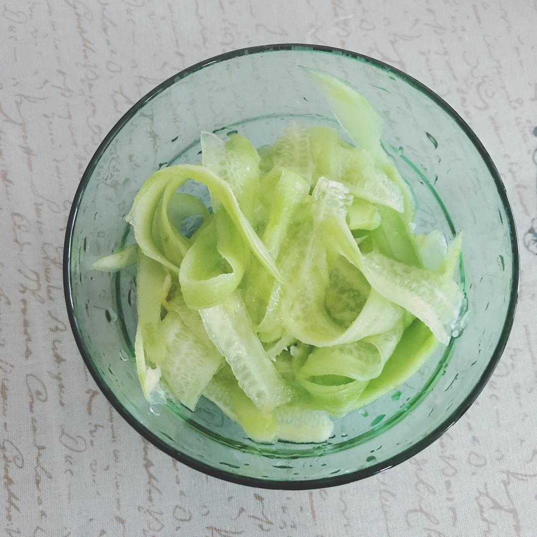 简单的高颜值~蜂蜜拌黄瓜