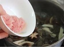 鲜菇猪红汤的做法 步骤8
