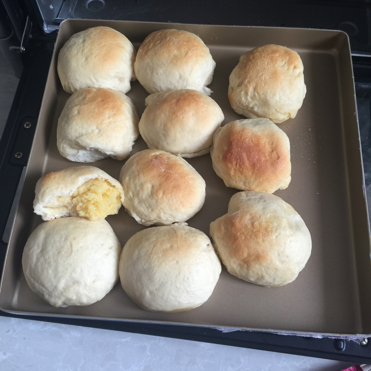 料足奶黄面包