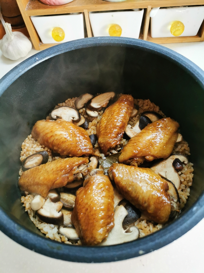 懒人香菇鸡翅焖饭（电饭锅一锅出）的做法