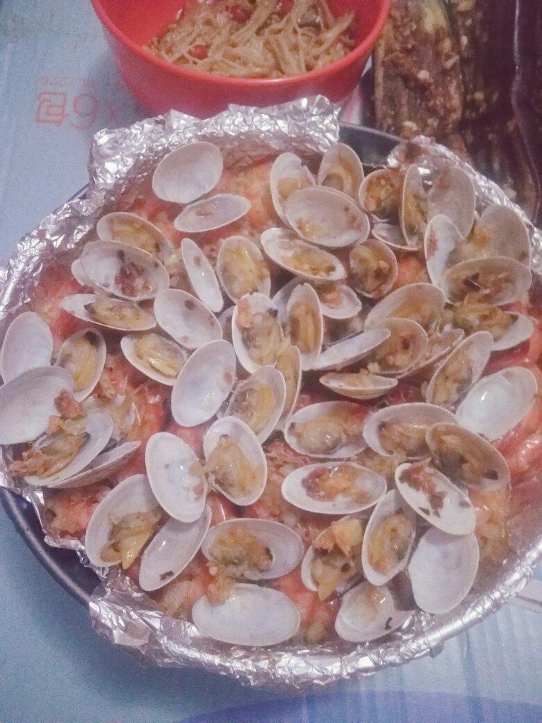 蒜蓉金针菇烤花蛤虾