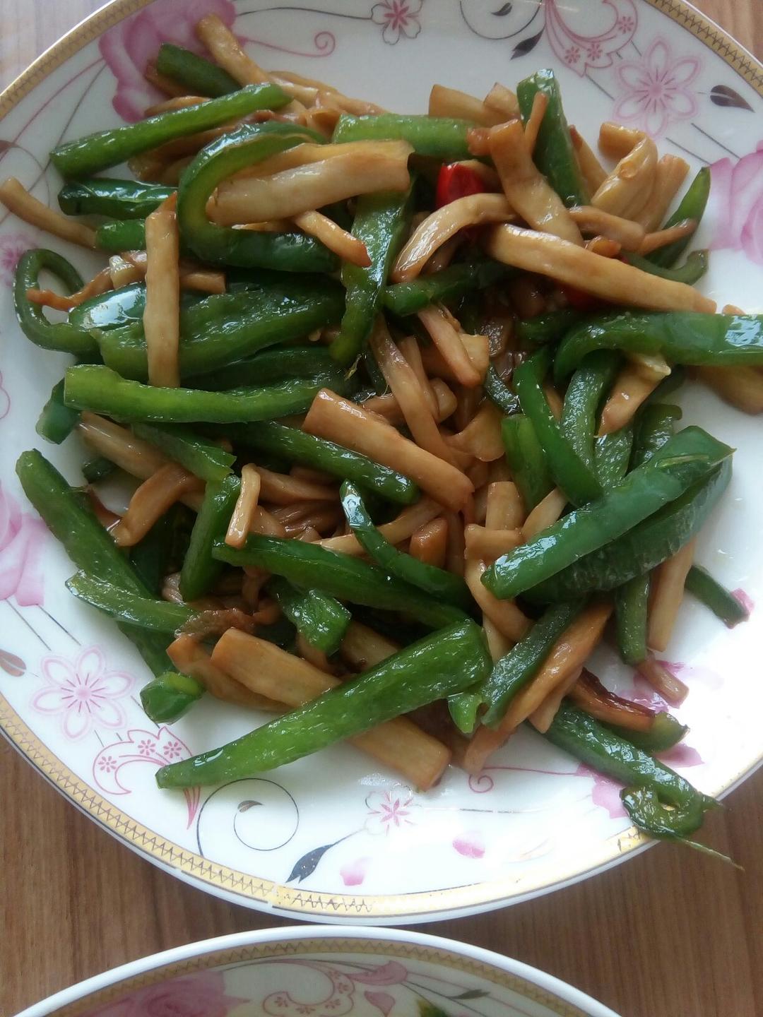青椒素炒杏鲍菇