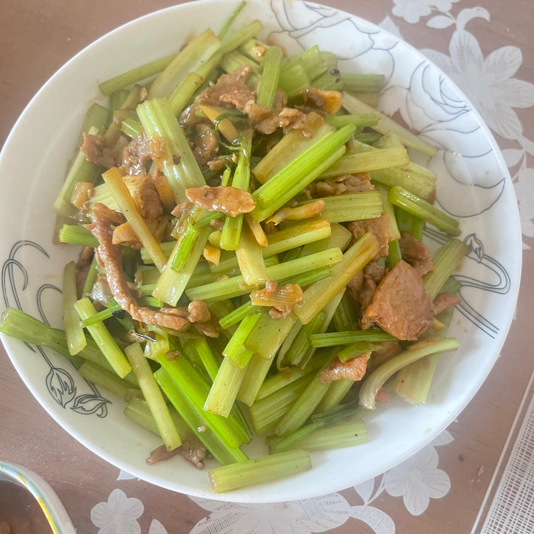下饭芹菜炒肉