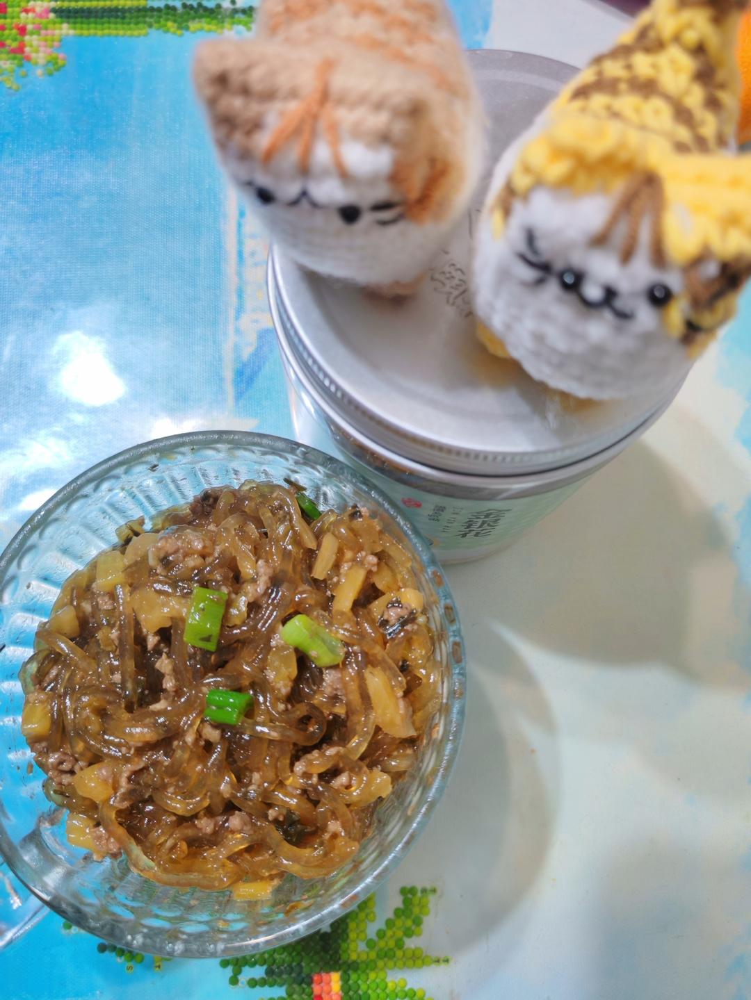 开胃的酸菜肉沫炒粉条