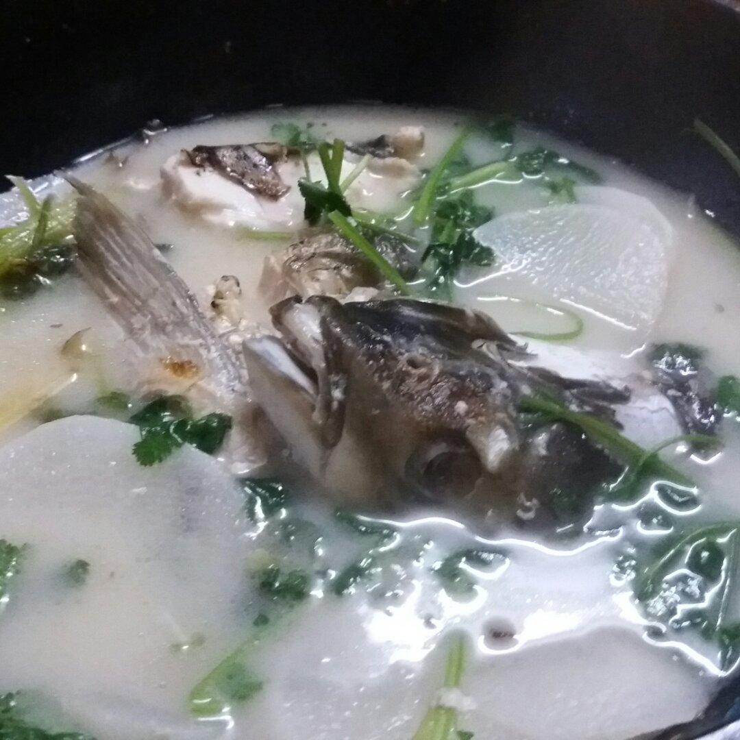 鱼头萝卜汤