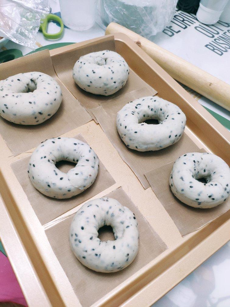 黑芝麻全麦贝果