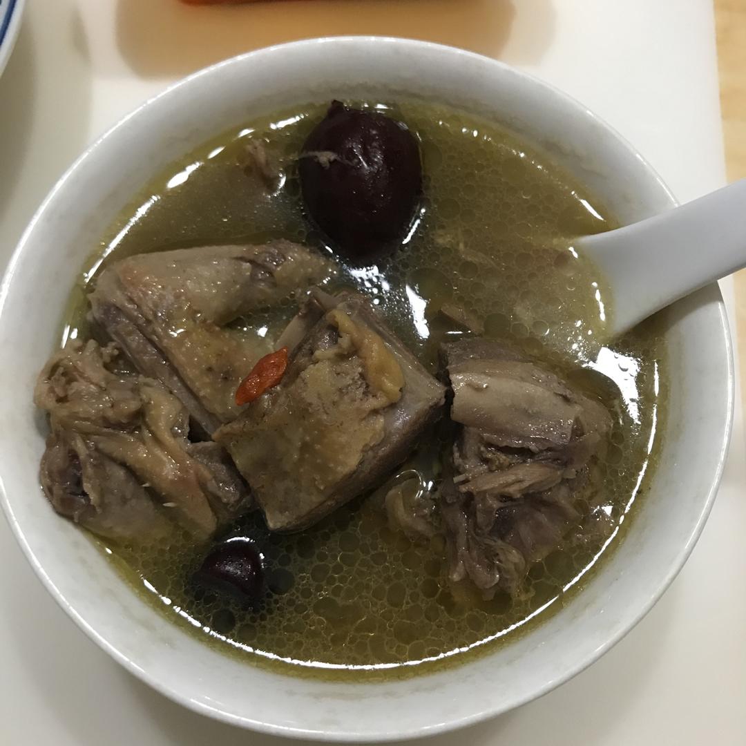 红枣枸杞鸽子汤，简单易学，鲜美又营养，老少皆宜