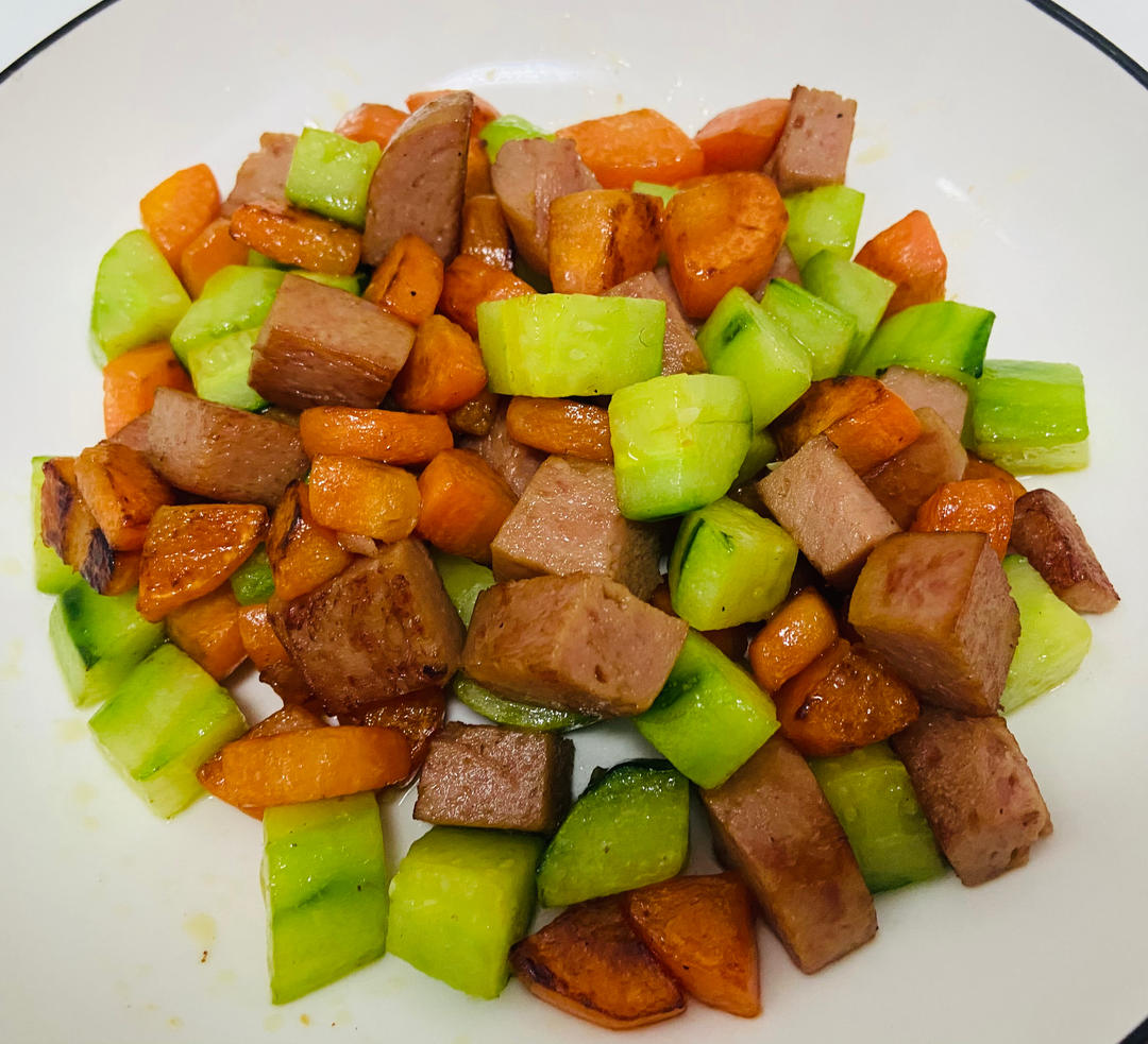 午餐肉黄瓜丁