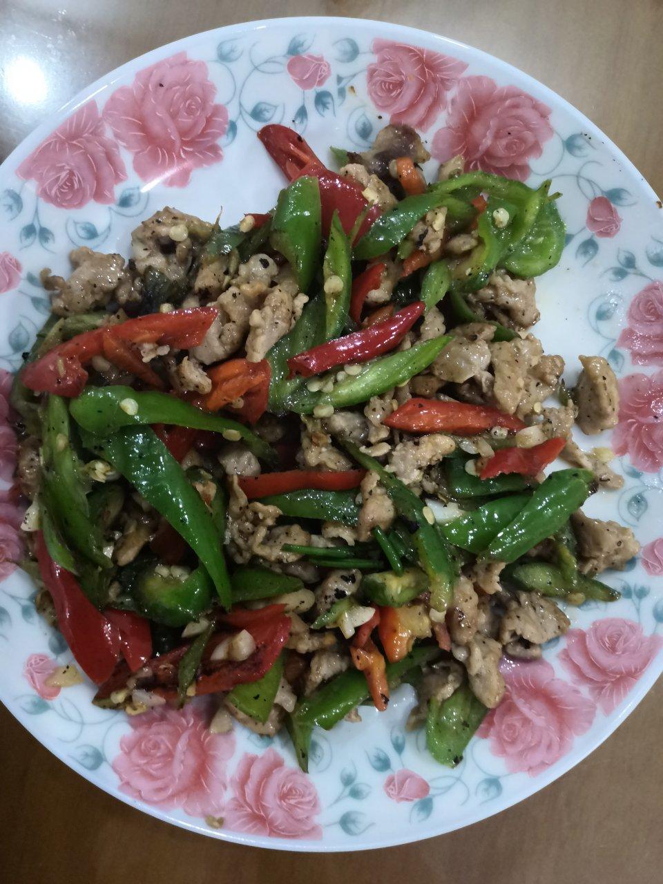 巨下饭的尖椒肉丝好吃得一碗接一碗