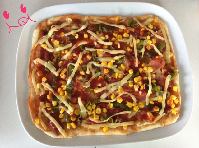 薄饼脆皮火腿pizza