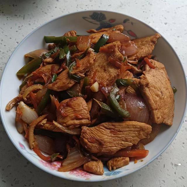胡萝卜辣椒洋葱炒肉