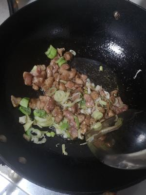 土豆香菇肉丁面的做法 步骤2