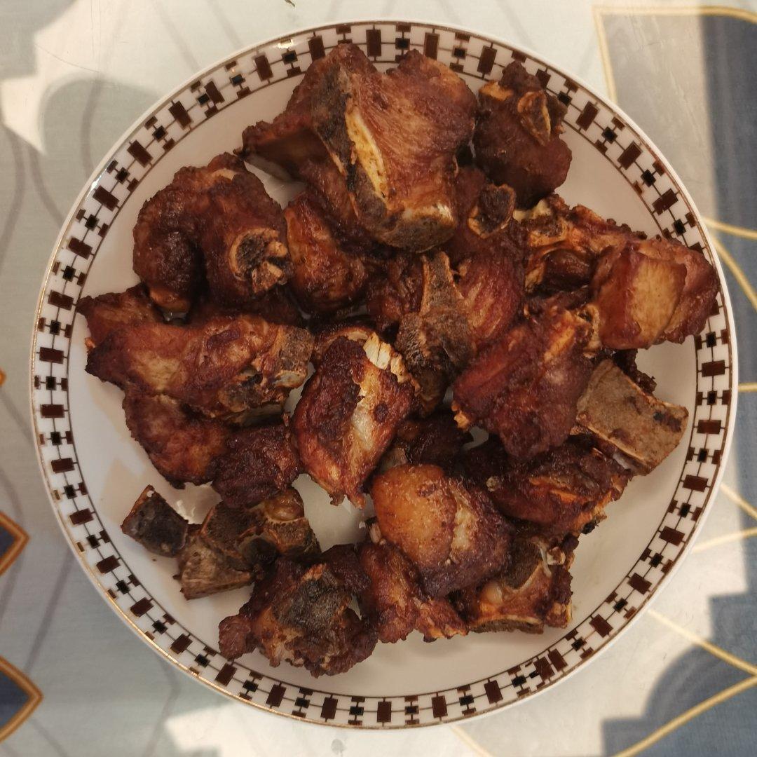 外酥里嫩的油炸排骨
