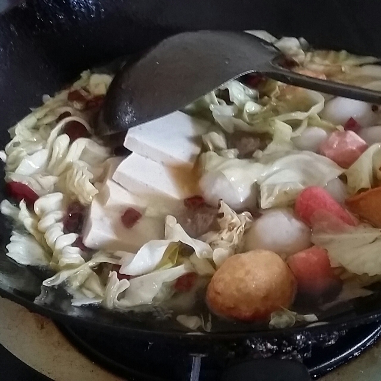 大杂烩~麻辣丸子粉丝汤的做法 步骤2