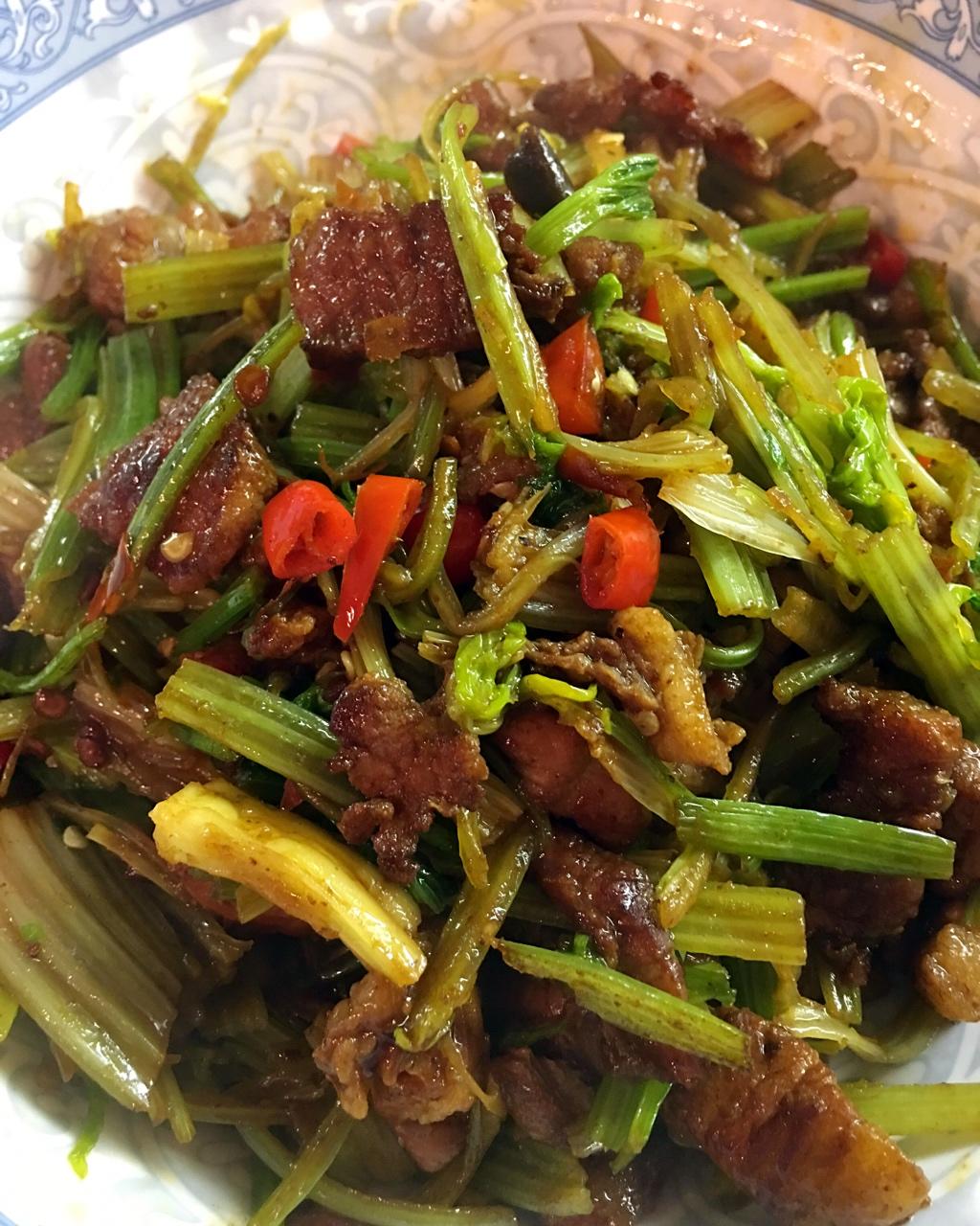 芹菜炒五花肉