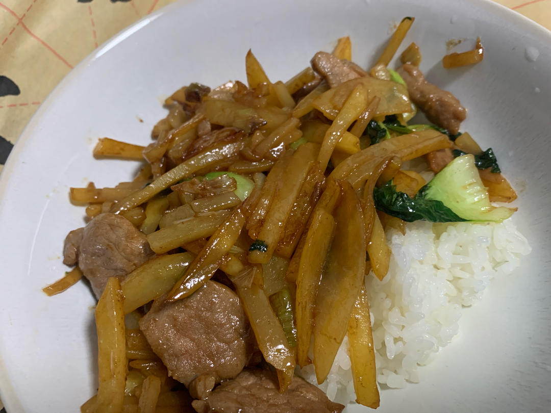 胡萝卜土豆炒肉