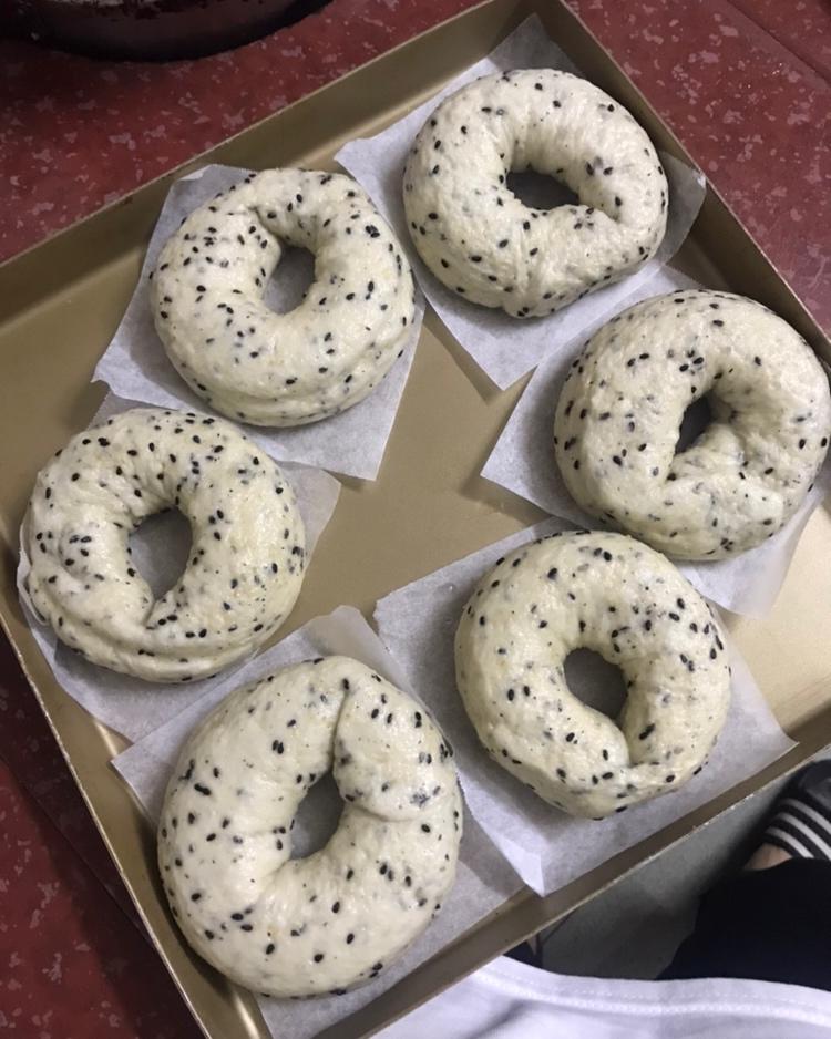 黑芝麻全麦贝果