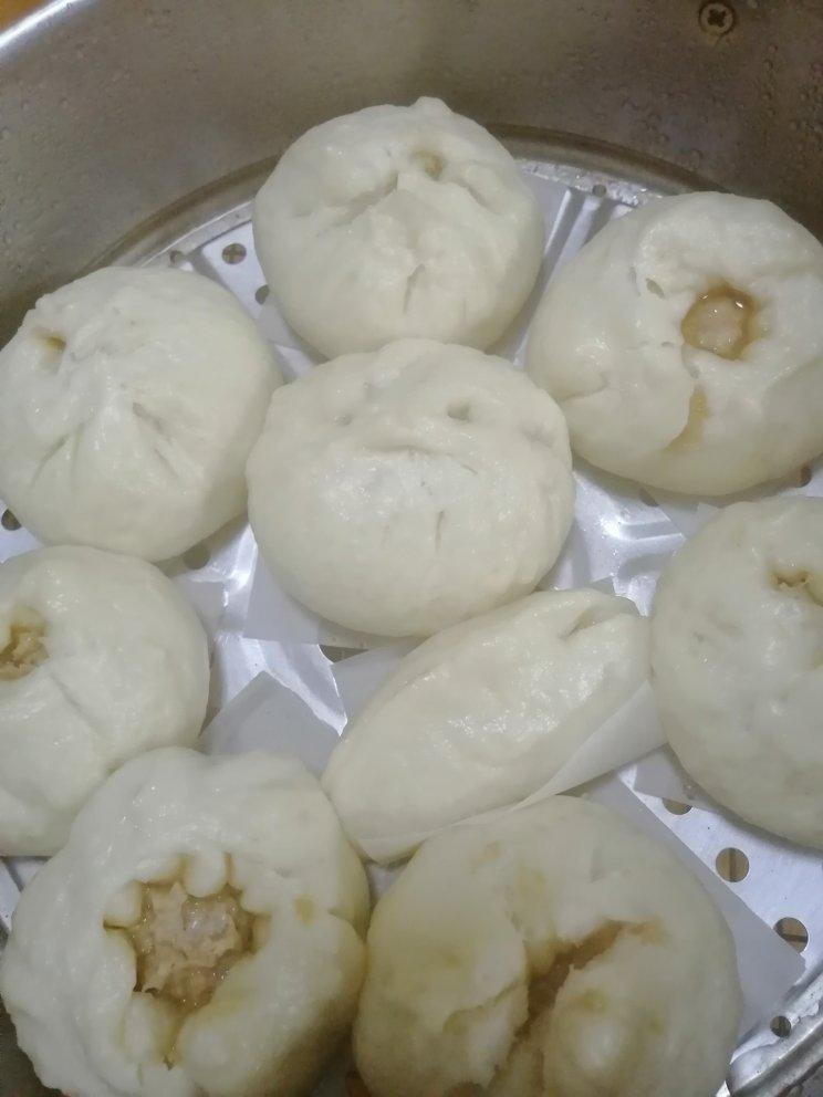 松软多汁的肉包子
