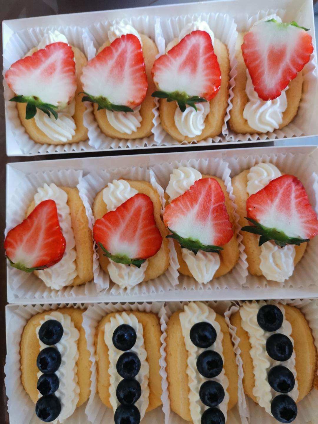 🍓ins韩风超火|草莓奶油水果抱抱卷——超快手0失败｜不用挤｜野餐必备