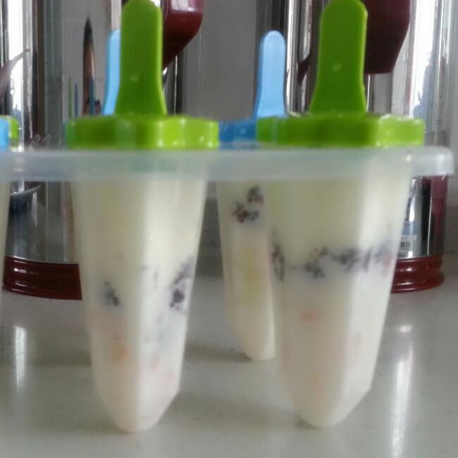 奥利奥水果酸奶冰淇淋的做法