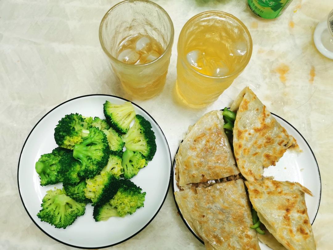 爆浆芝士牛肉饼，只要我吃得够快热量他追不上我