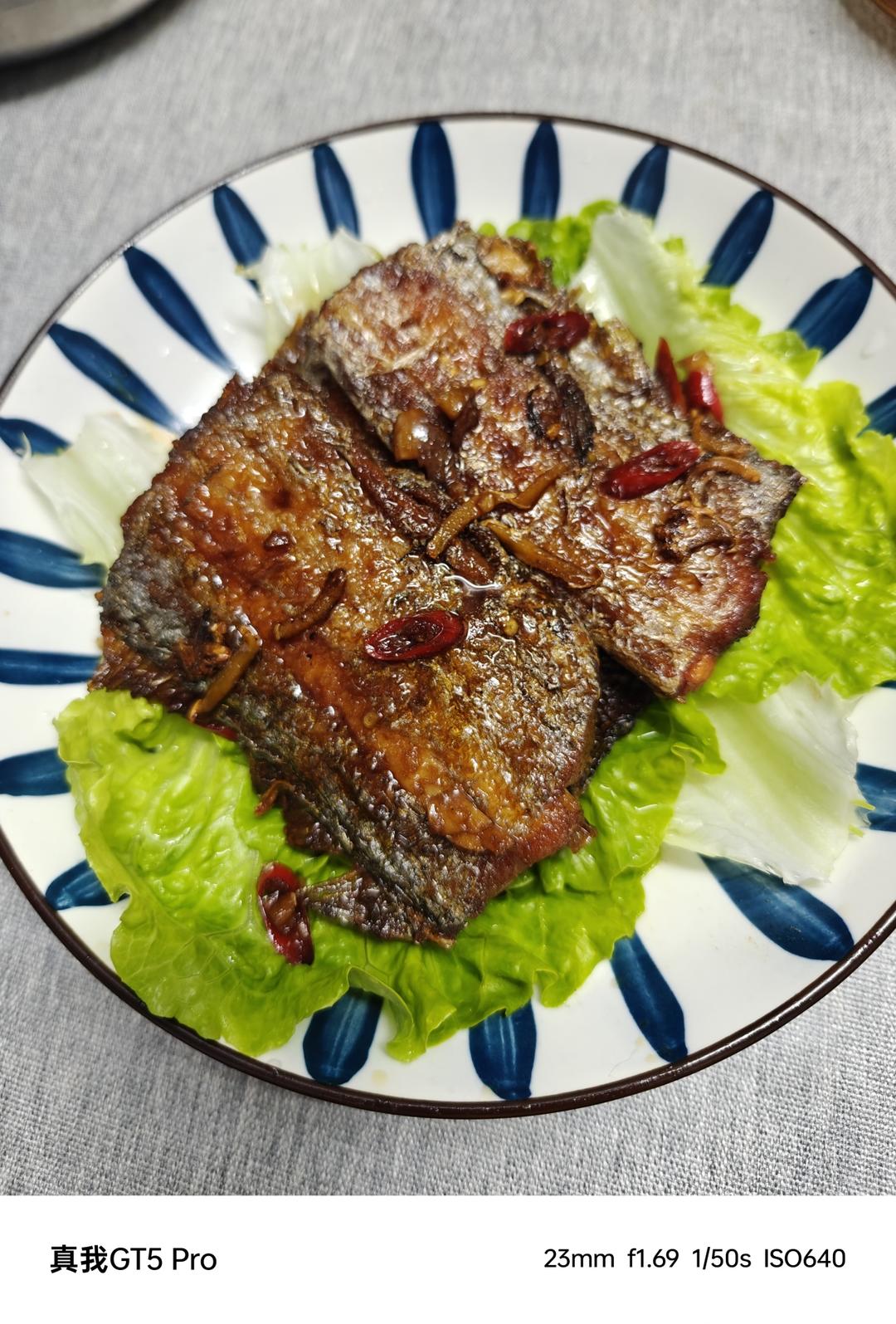 香煎带鱼（不裹粉不易烂的技巧）