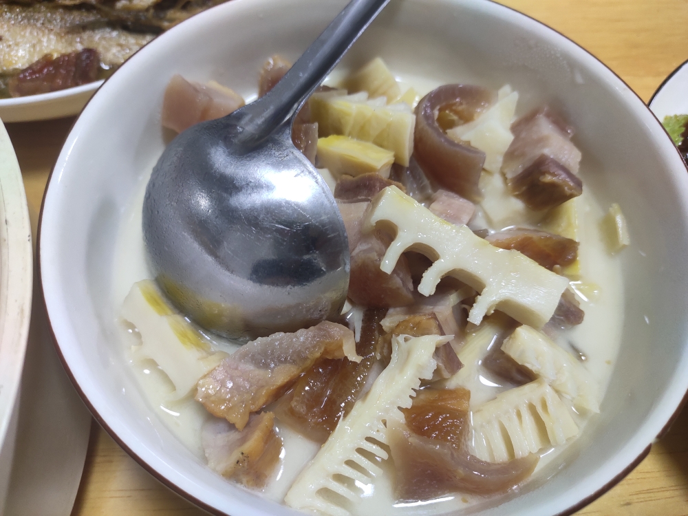 高压锅咸肉炖春笋的做法