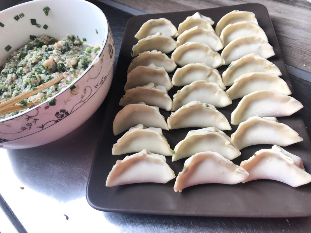 韭菜猪肉饺子(最简单最好吃又最多汁的饺子)