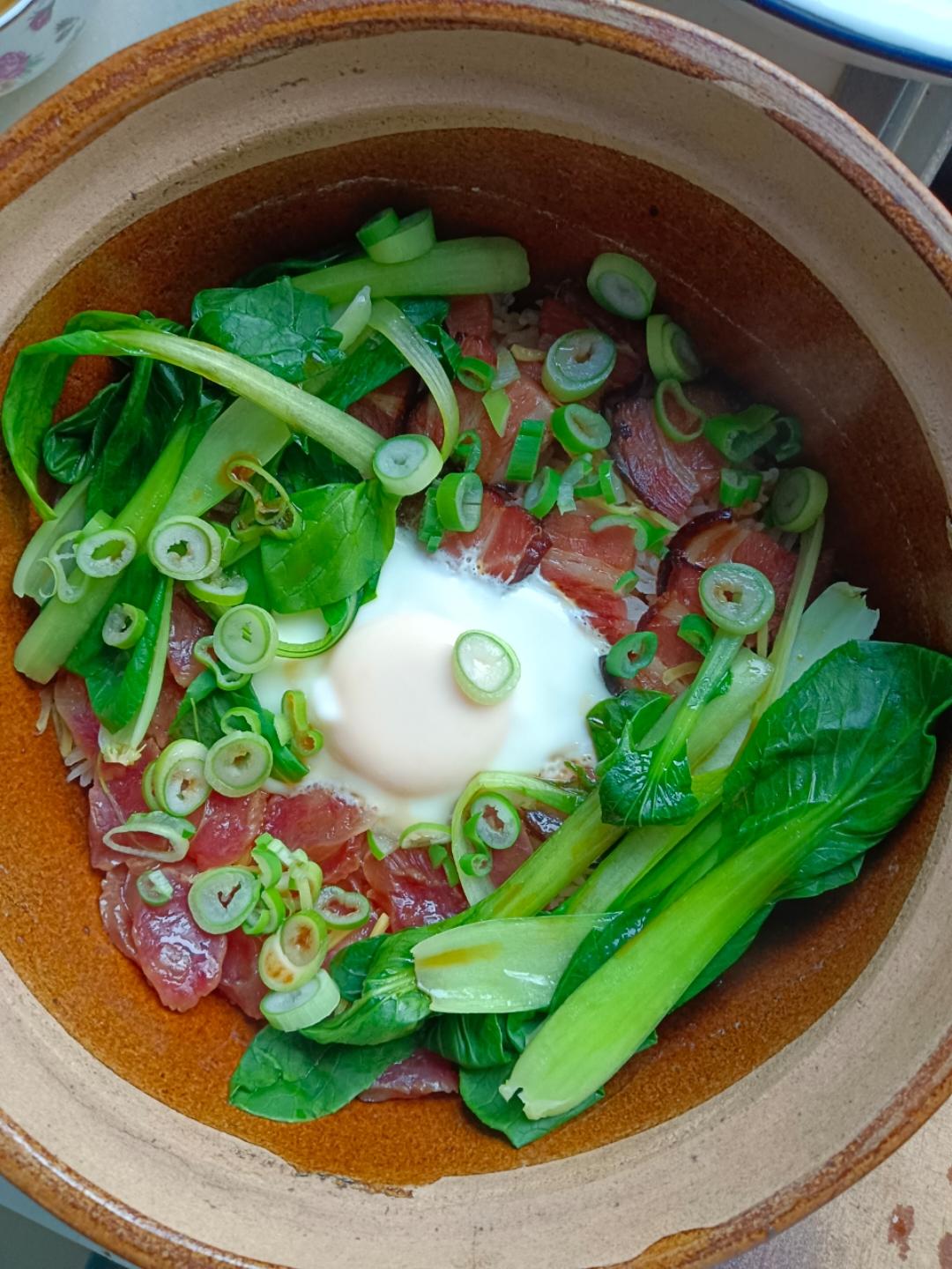 保姆级的「腊味煲仔饭2.0」加强版来了，地道老广味～