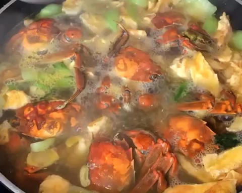 特别鲜的螃蟹海鲜面，汤面的做法 步骤6