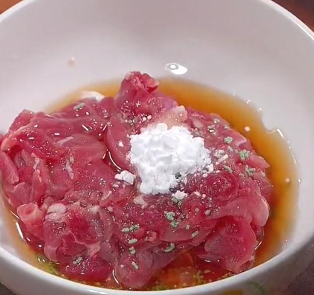 冬笋炒肉片的做法 步骤1